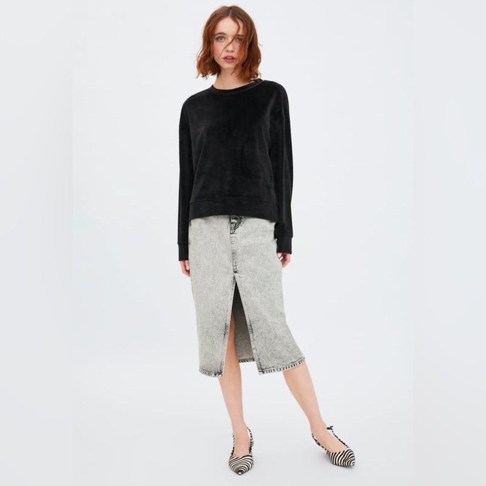 Zara Velour Sweatshirt- Black- Medium